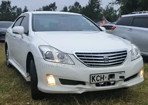 Toyota Crown 2010 White