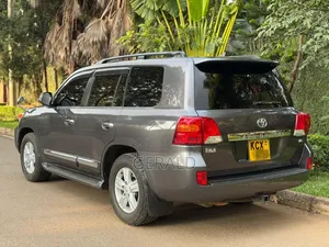 Toyota Land Cruiser 2012 White