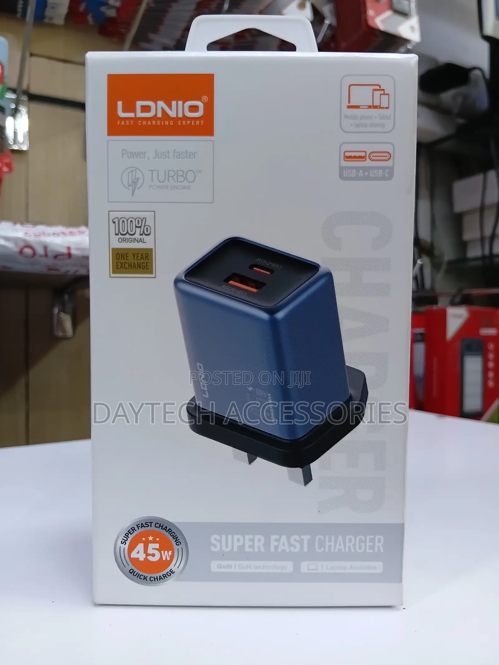 This Is a Ldnio Q12 45w Gan Super Fast Charger.