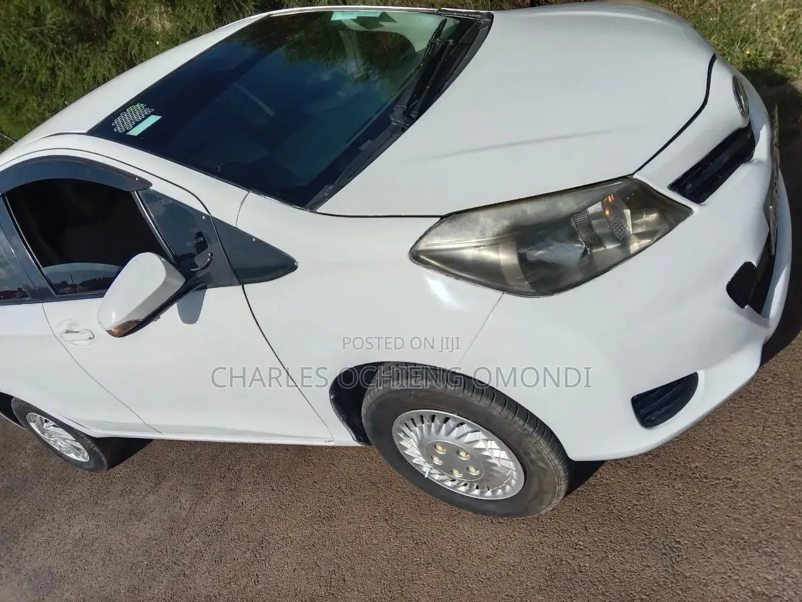 Toyota Vitz 2011 White