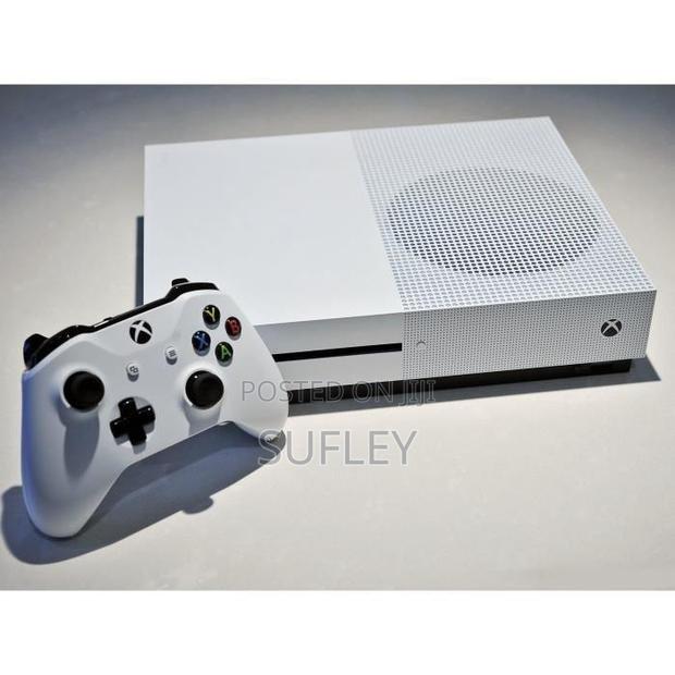 Xbox One S - main view