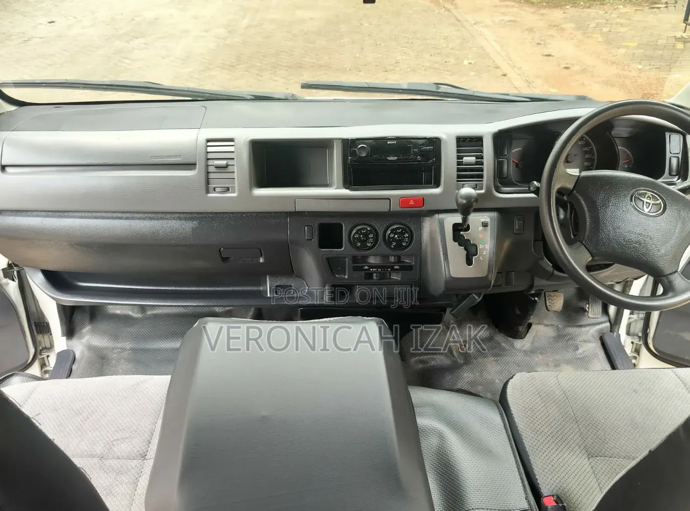 Toyota HiAce 2013 White