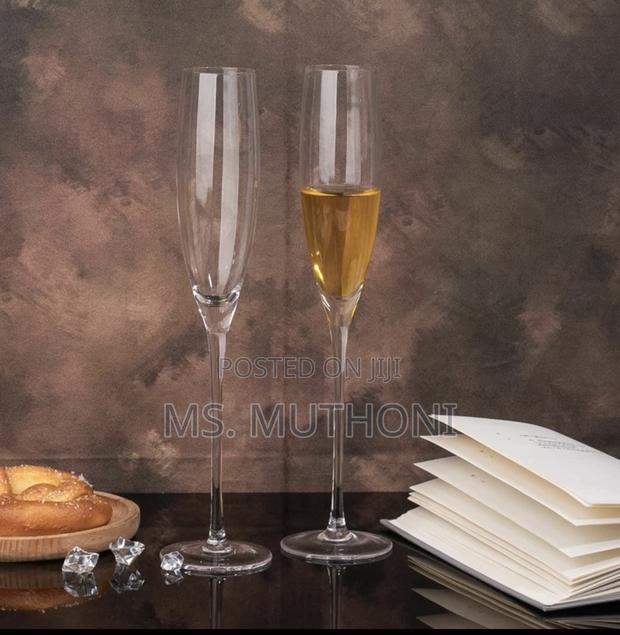 A Pair (2 Pcs) Elegant, Ultra-Long Stem Champagne Flutes.
