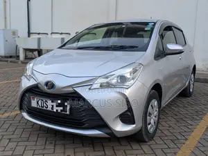 Toyota Vitz 1.5 FWD Hybrid 5dr 2017 Silver
