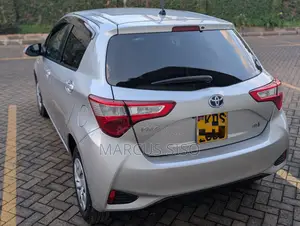 Toyota Vitz 1.5 FWD Hybrid 5dr 2017 Silver