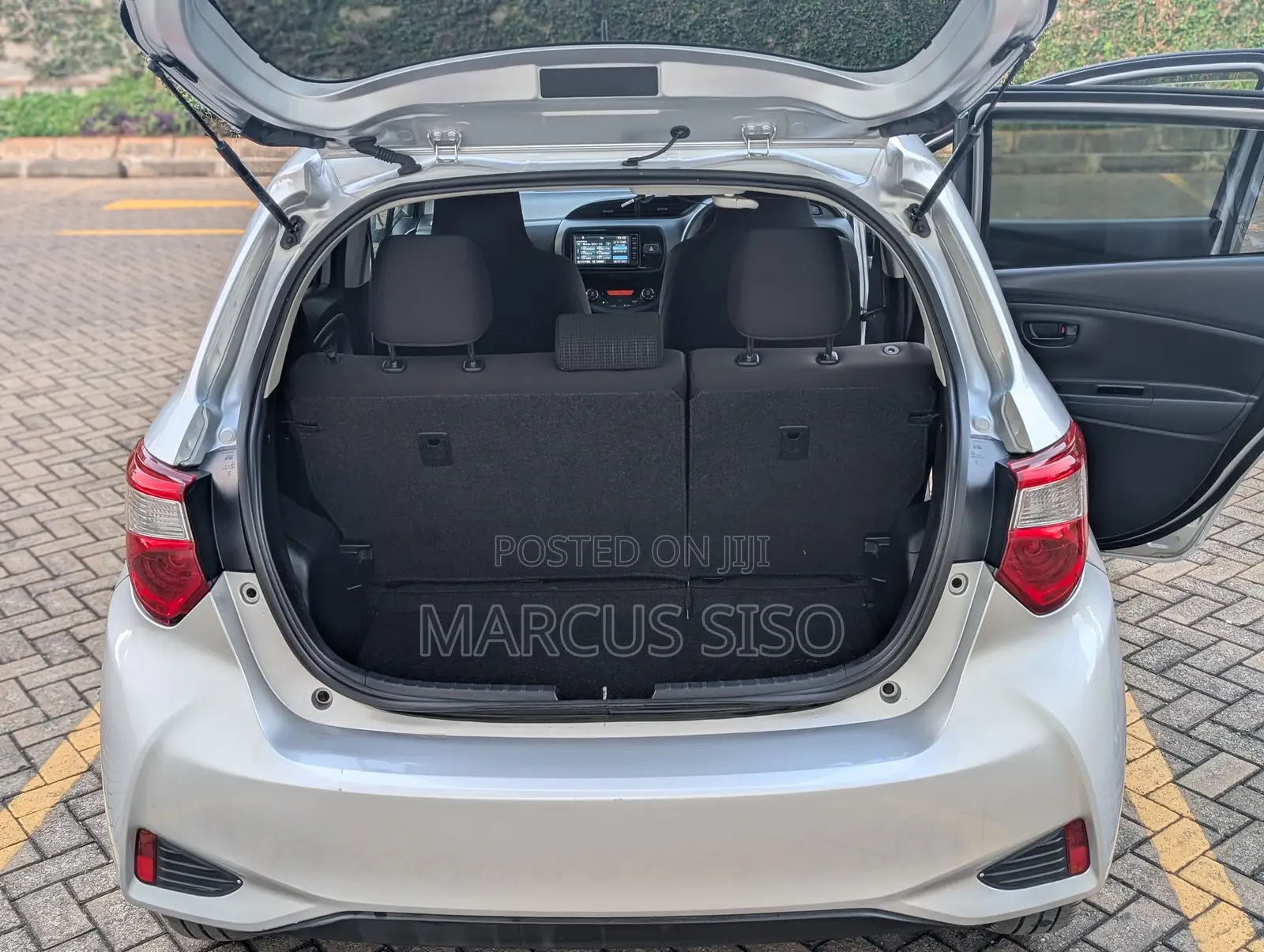 Toyota Vitz 1.5 FWD Hybrid 5dr 2017 Silver