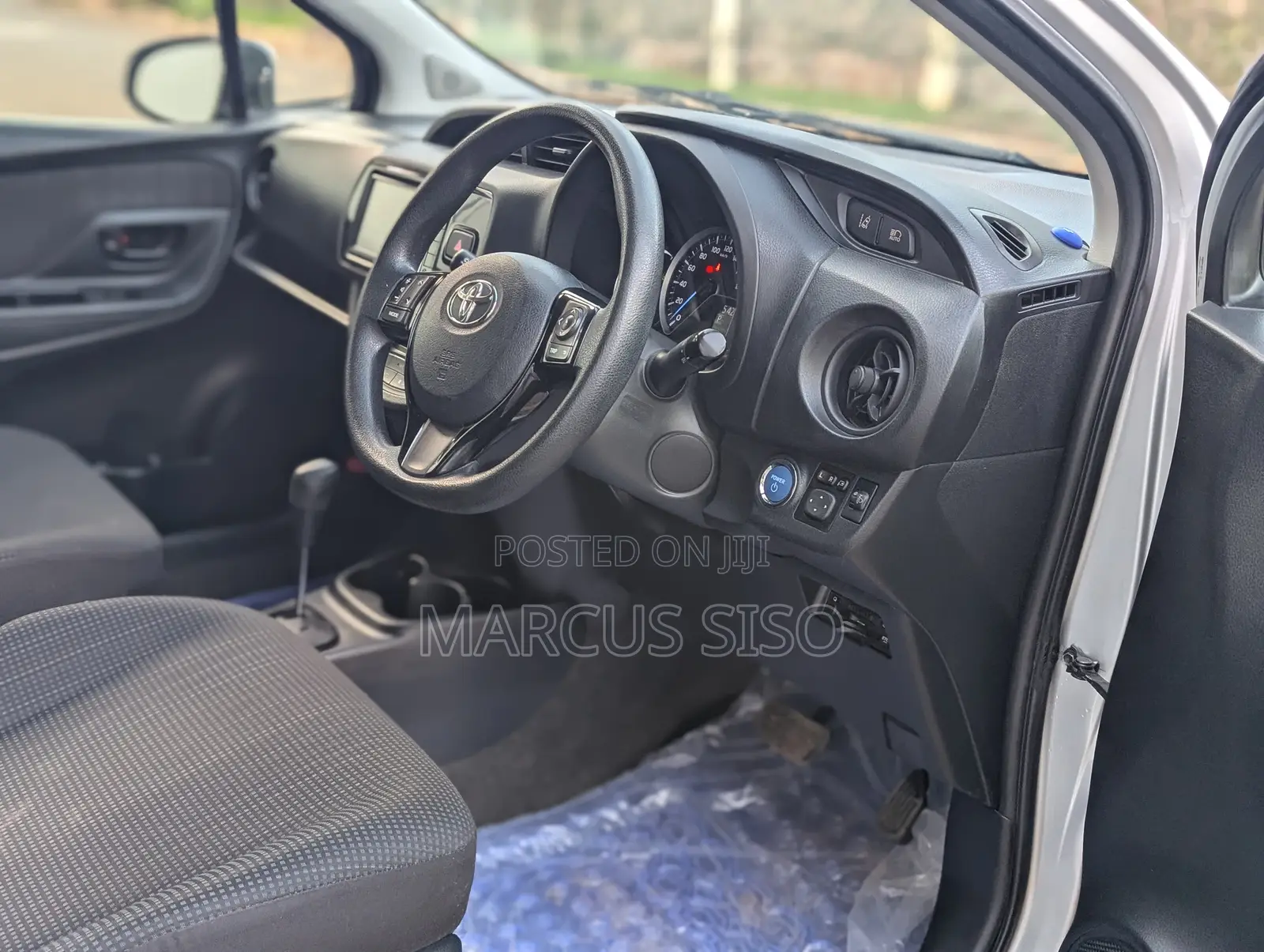 Toyota Vitz 1.5 FWD Hybrid 5dr 2017 Silver