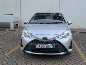 Toyota Vitz 1.5 FWD Hybrid 5dr 2017 Silver