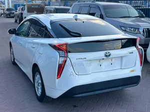 Toyota Prius 2018 White