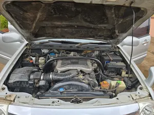 Suzuki Escudo 2004 Silver