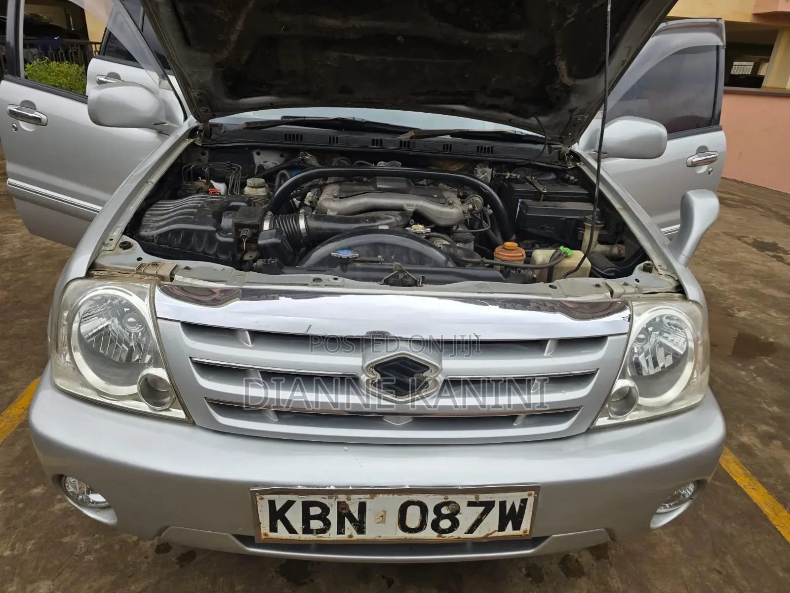 Suzuki Escudo 2004 Silver