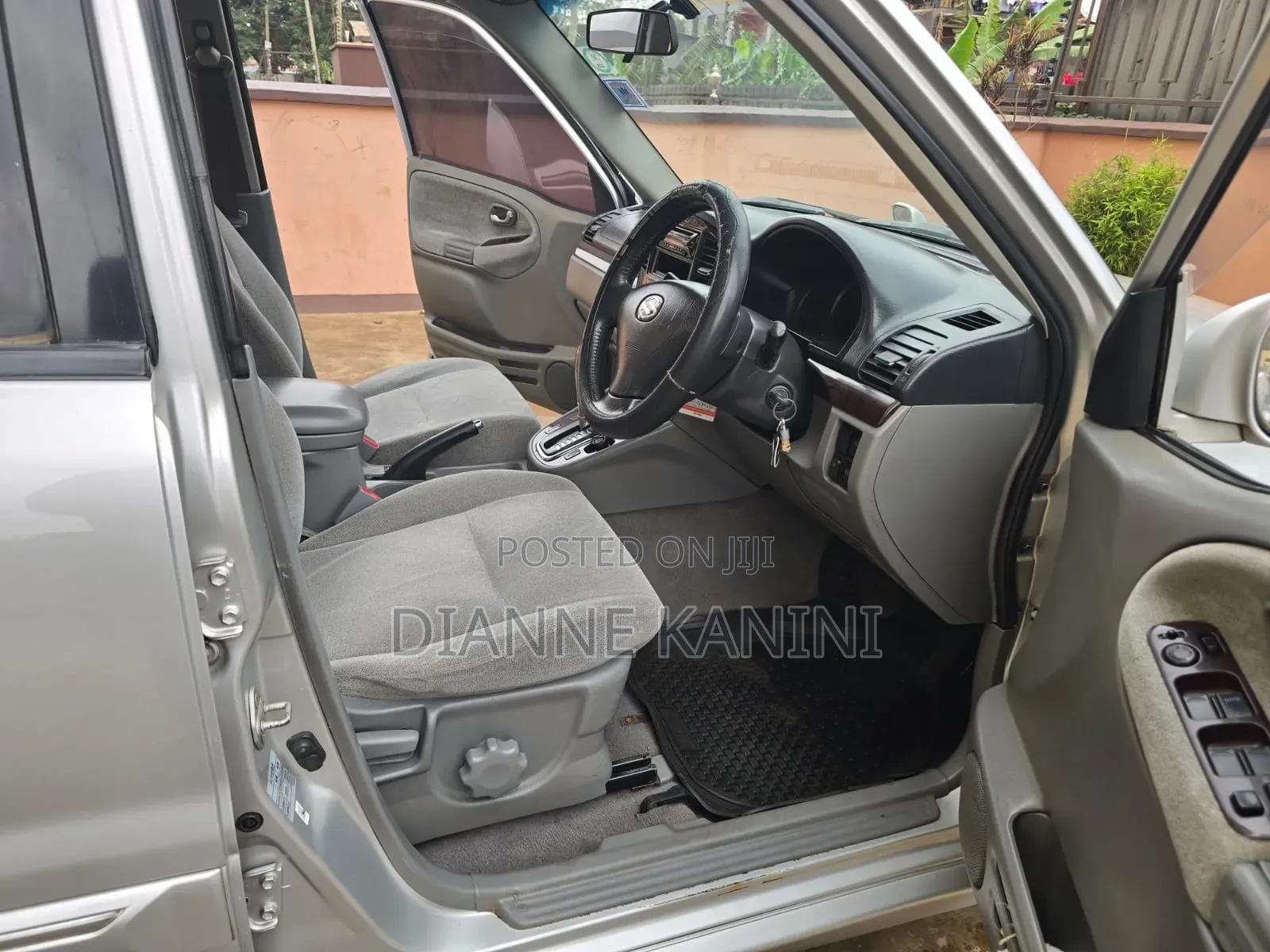 Suzuki Escudo 2004 Silver