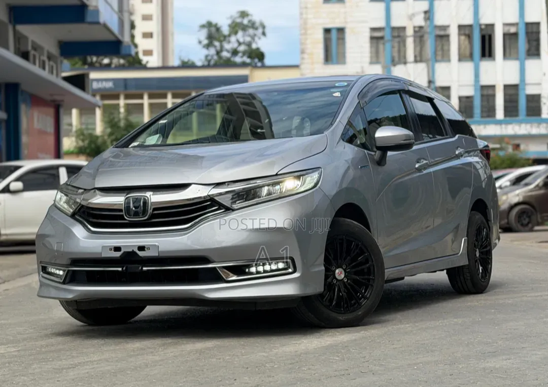 Honda Fit Shuttle 2020 Silver