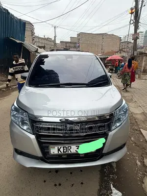 Toyota Noah 2019 Silver