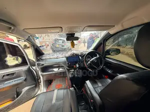Toyota Noah 2019 Silver