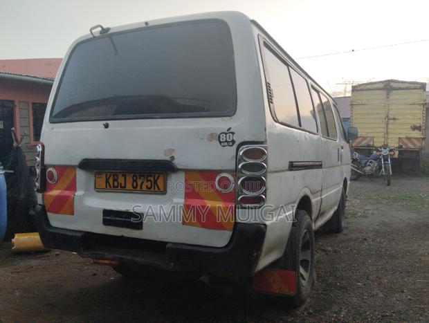 Toyota HiAce 2005 White - thumbnail 2
