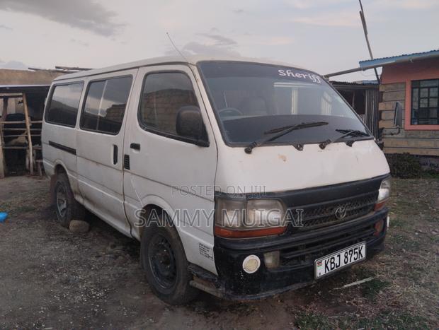 Toyota HiAce 2005 White - thumbnail 4
