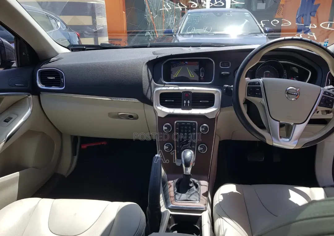 Volvo V40 2019 Blue