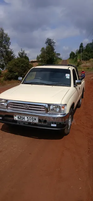 Toyota Hilux 2003 Beige