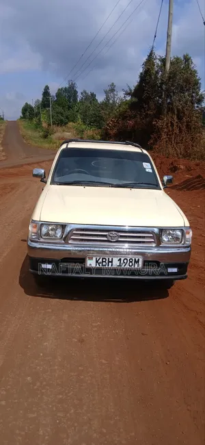 Toyota Hilux 2003 Beige