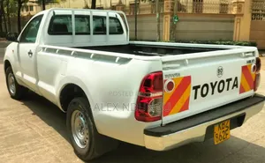 Toyota Hilux 2015 White