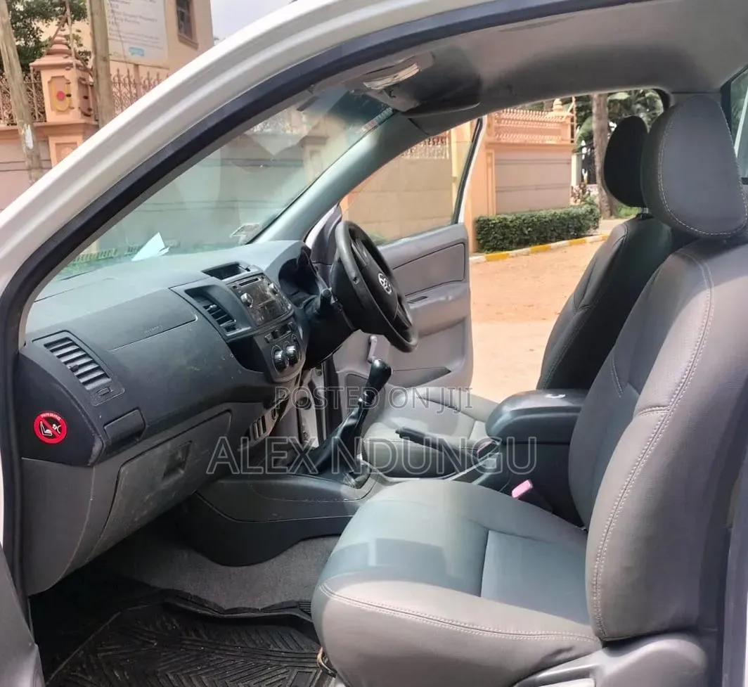 Toyota Hilux 2015 White