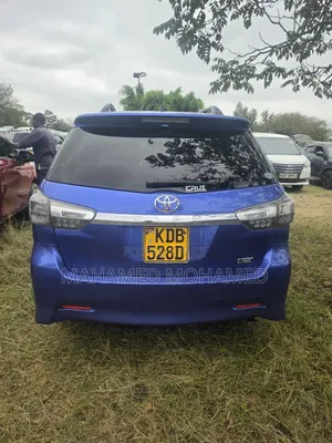 Toyota Wish 2013 Blue
