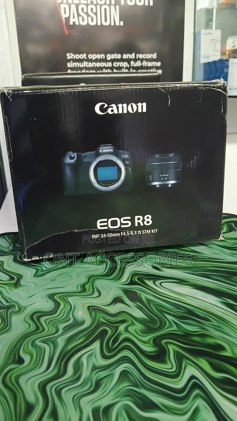 Canon Eos R8 Kit
