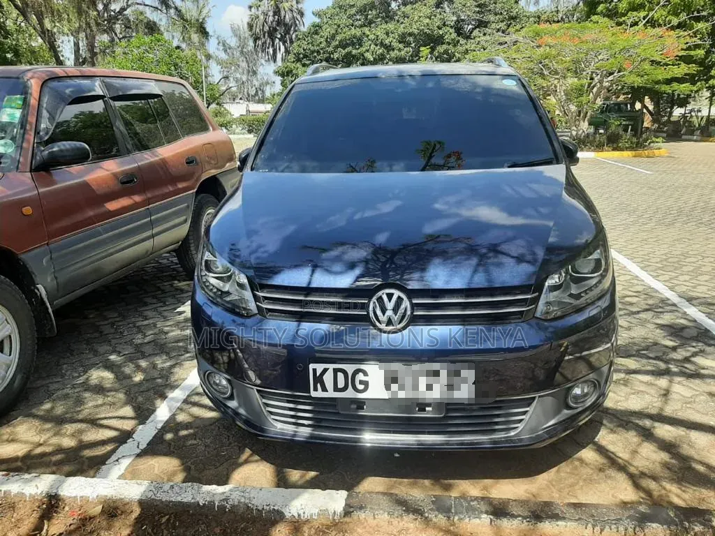 Volkswagen Touran 2015 Blue