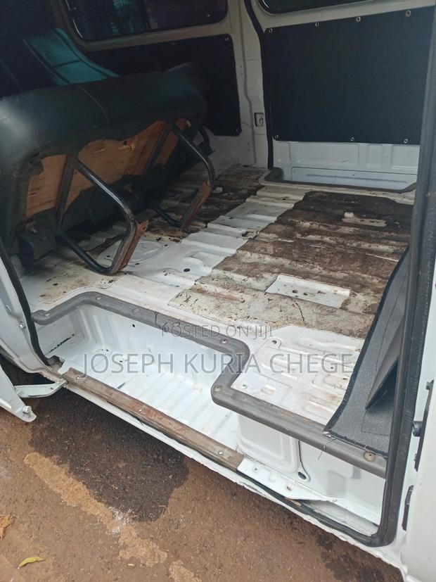 Nissan Caravan (Urvan) 2010 White - thumbnail 4