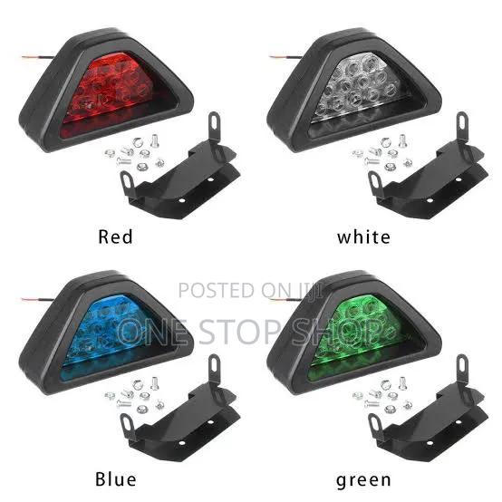 Third Brake Light With Strobe/Flashing When Braking to Alert Drivers