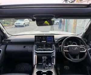 Toyota Land Cruiser 2022 Silver