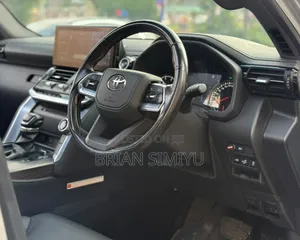 Toyota Land Cruiser 2022 Silver