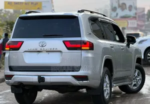 Toyota Land Cruiser 2022 Silver