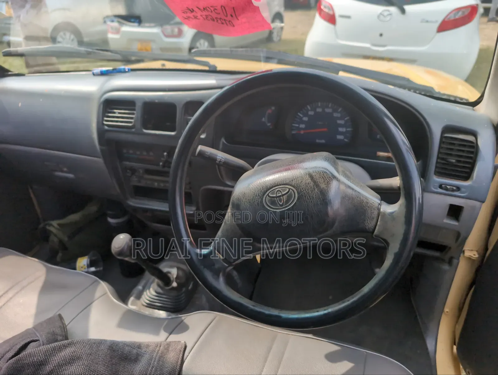 Toyota Hilux 2004 Yellow