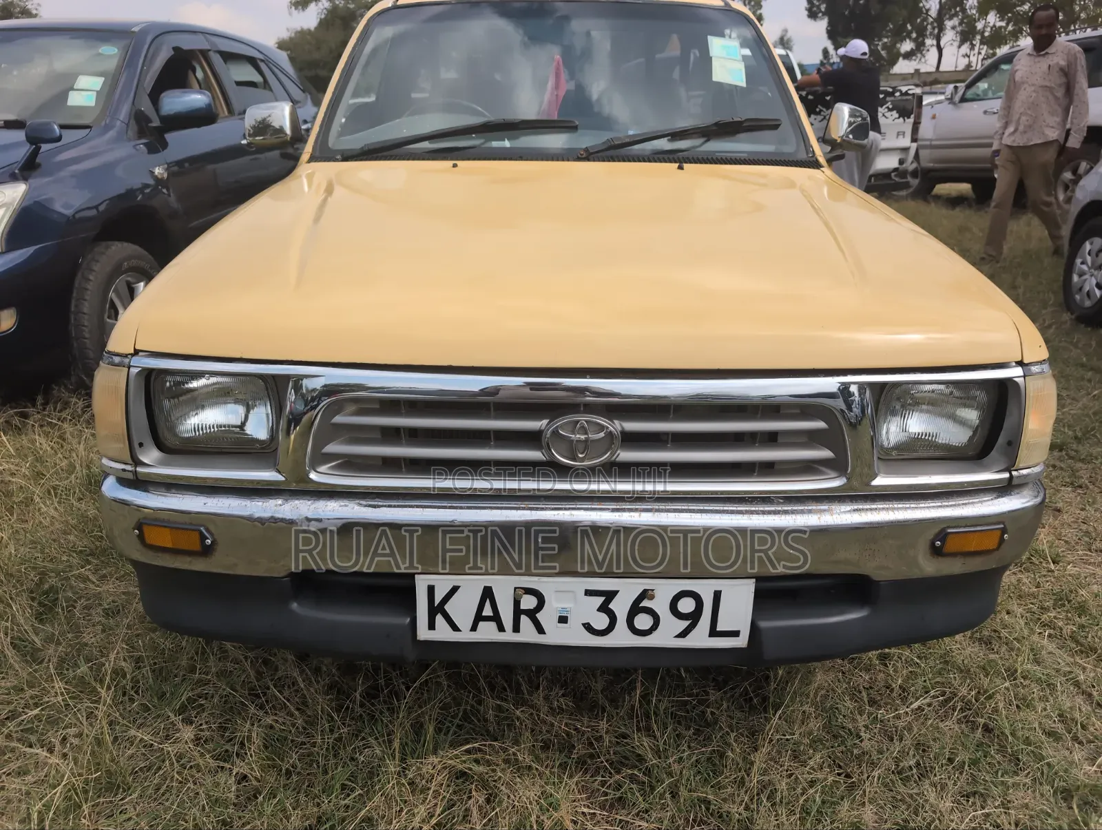 Toyota Hilux 2004 Yellow