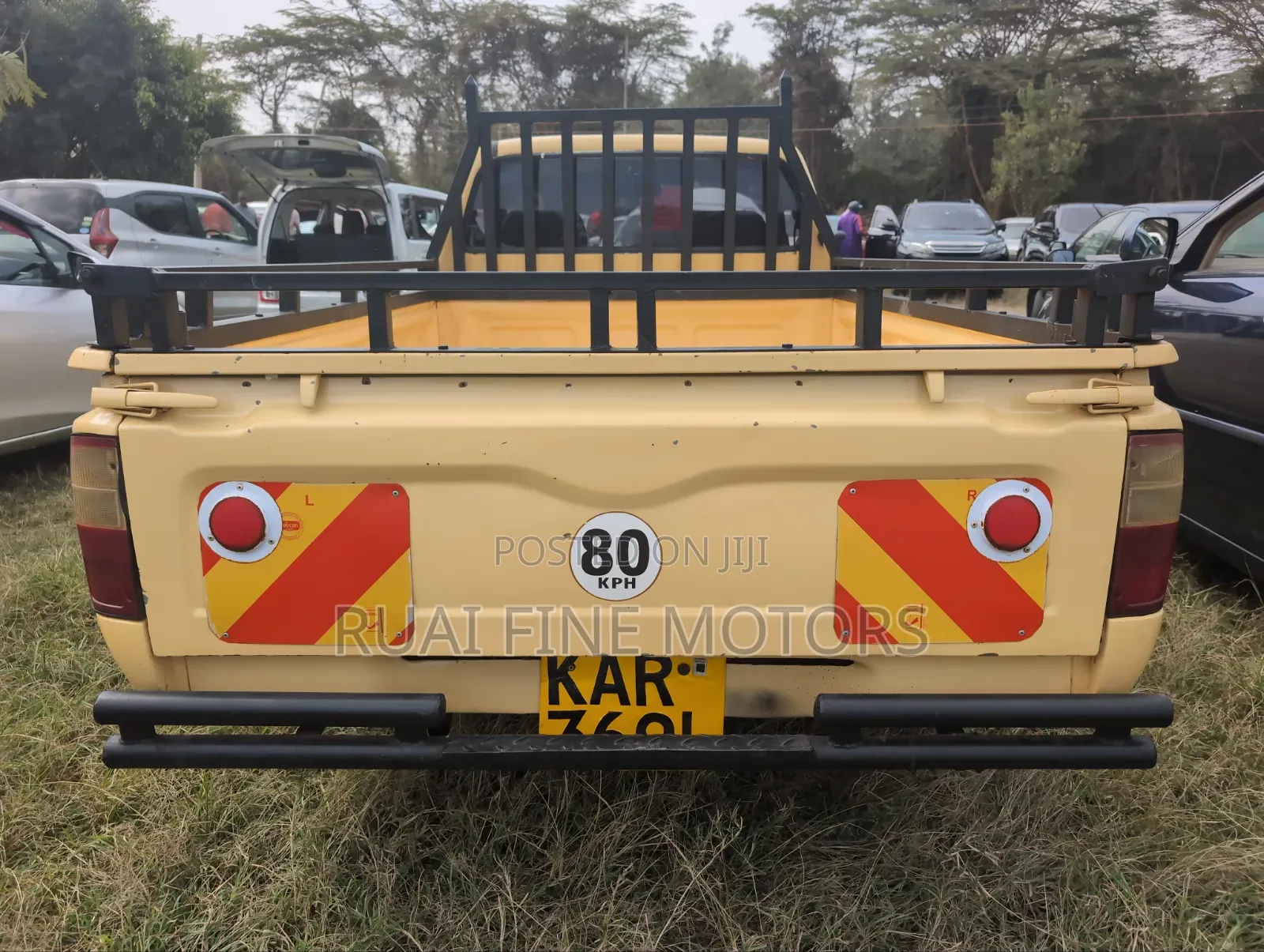 Toyota Hilux 2004 Yellow