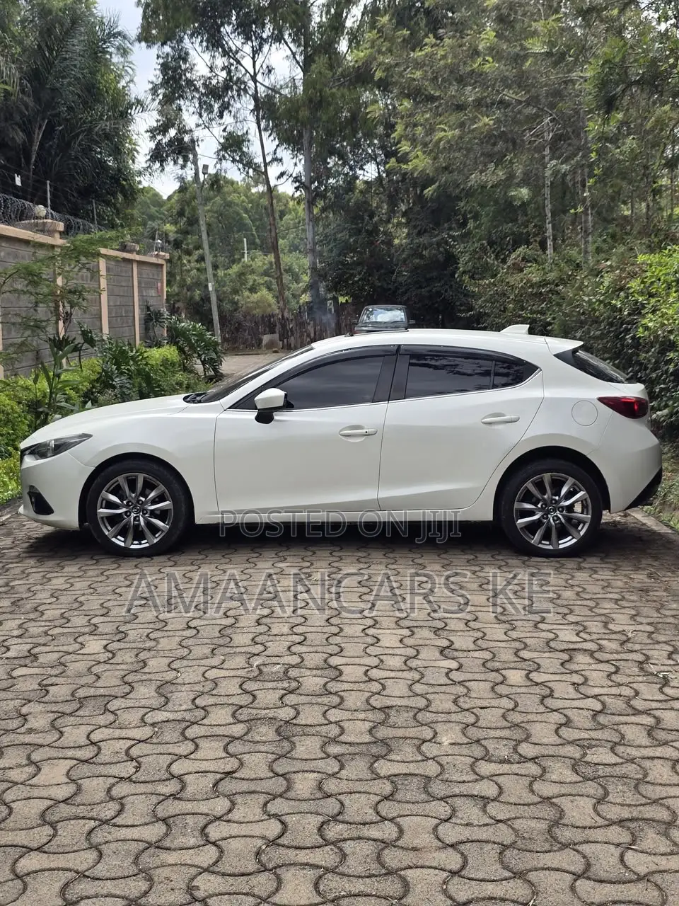 Mazda Axela SV Premium 2014 White