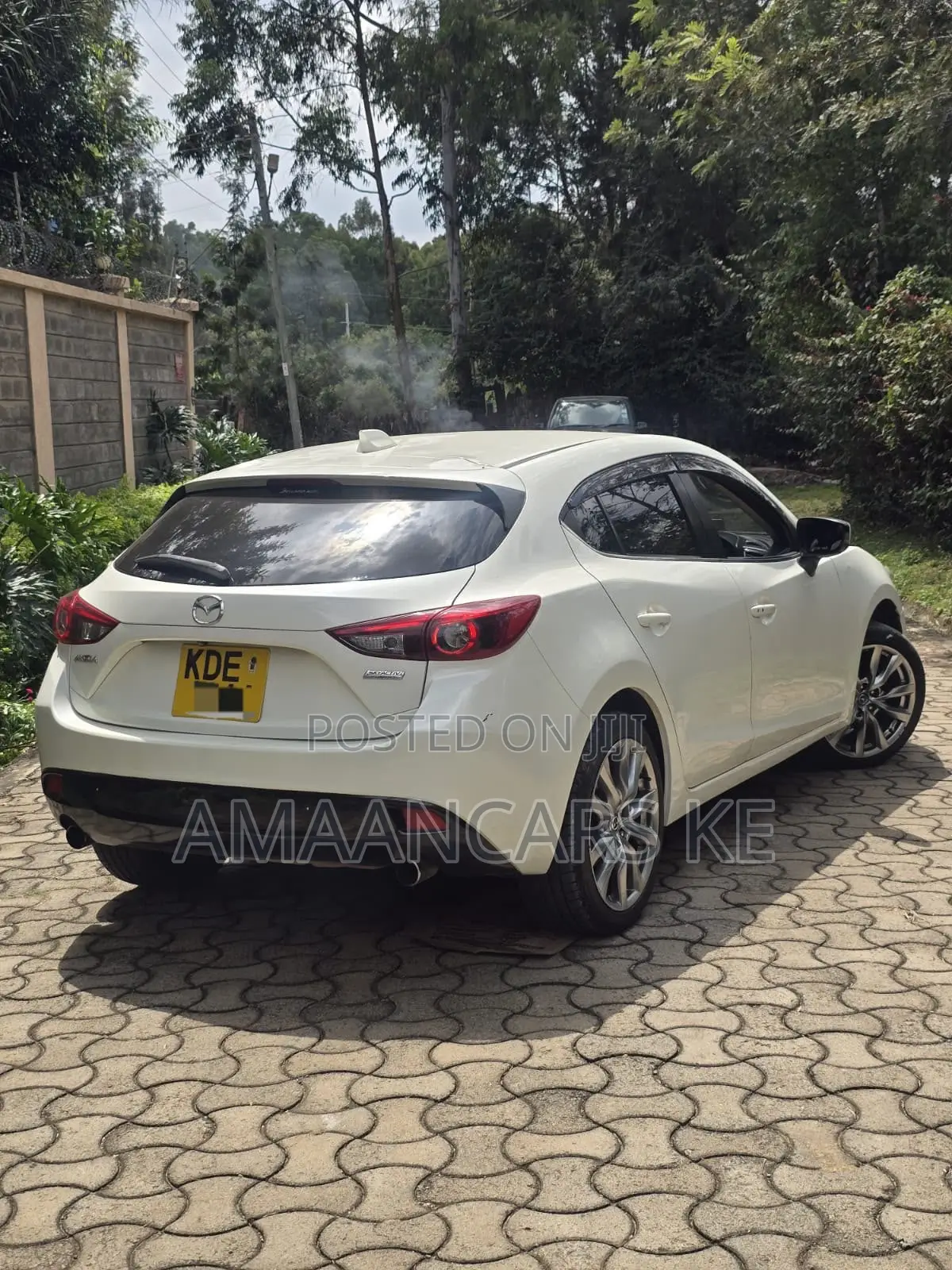 Mazda Axela SV Premium 2014 White
