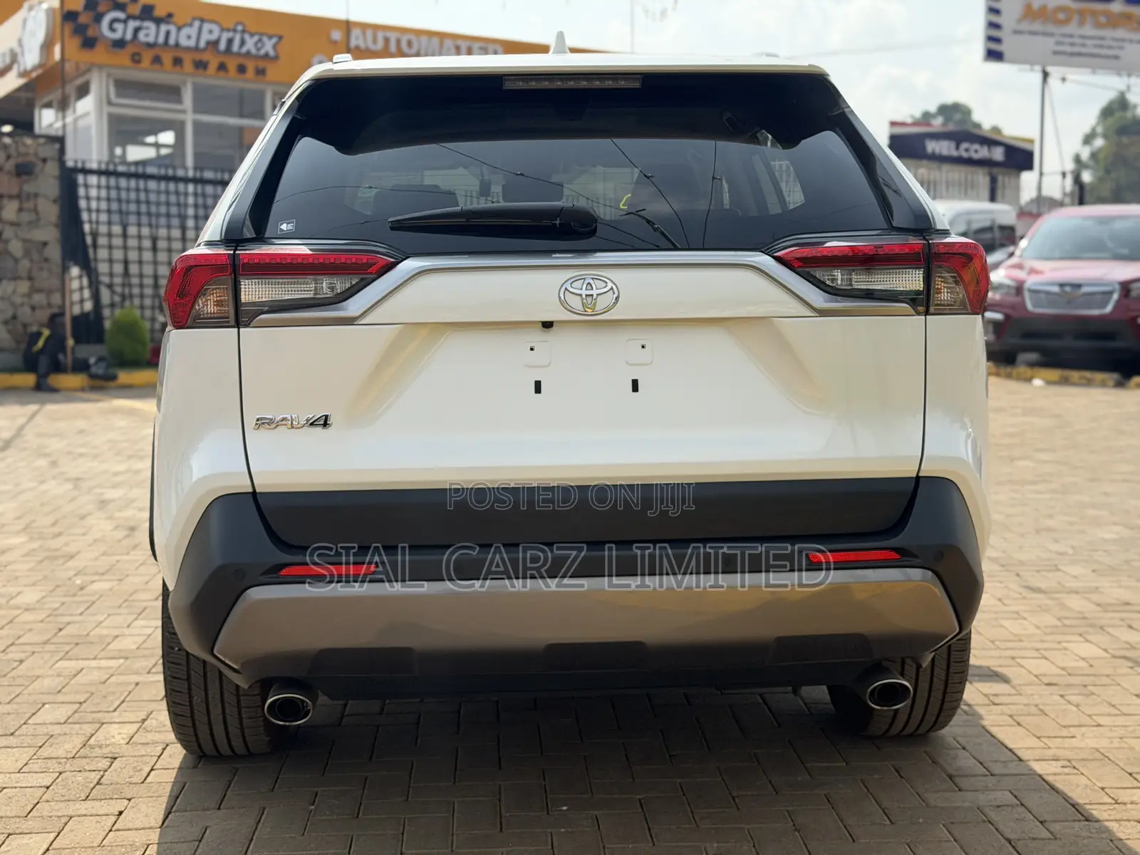Toyota RAV4 XLE Premium AWD 2019 White