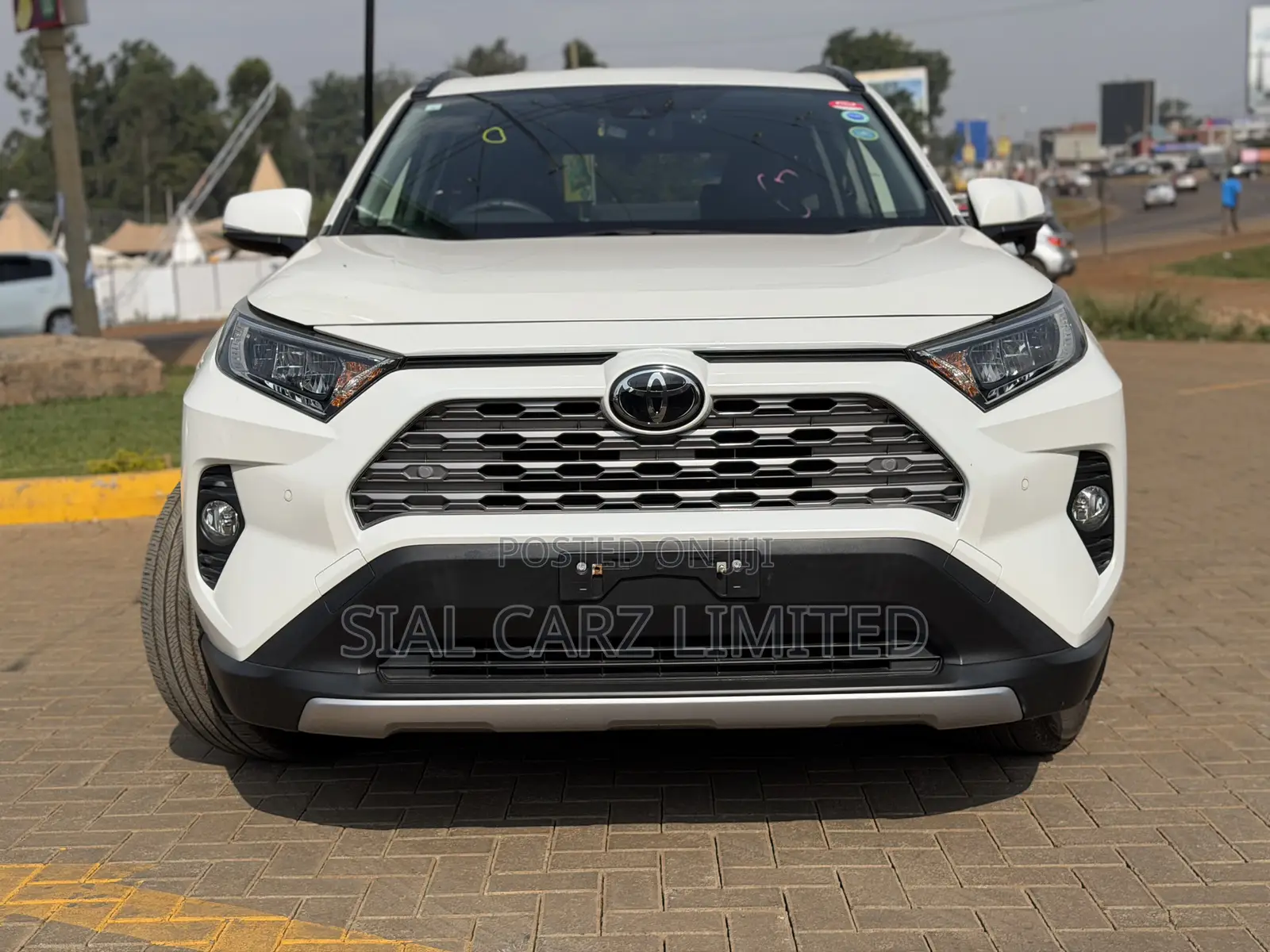 Toyota RAV4 XLE Premium AWD 2019 White