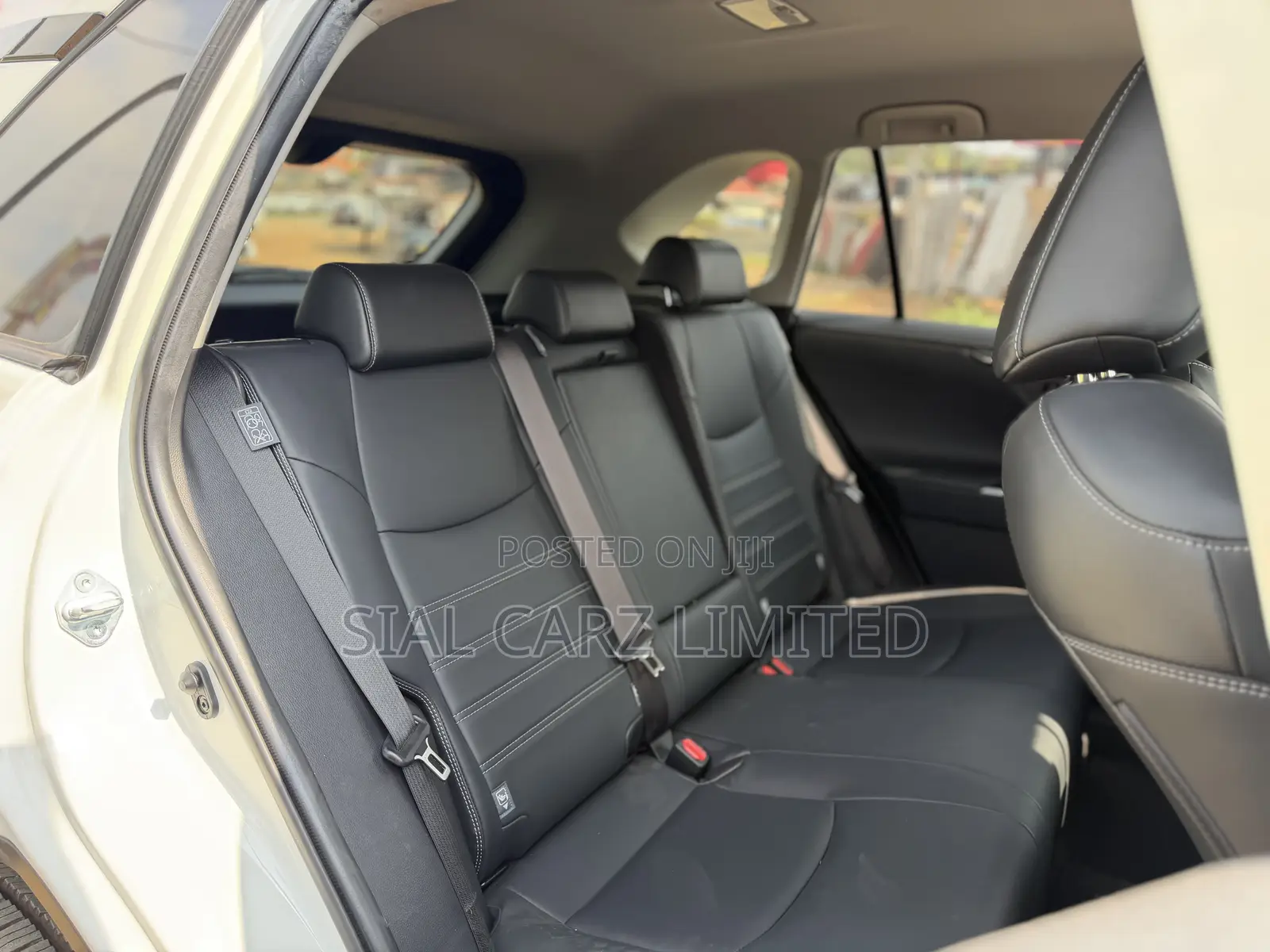 Toyota RAV4 XLE Premium AWD 2019 White