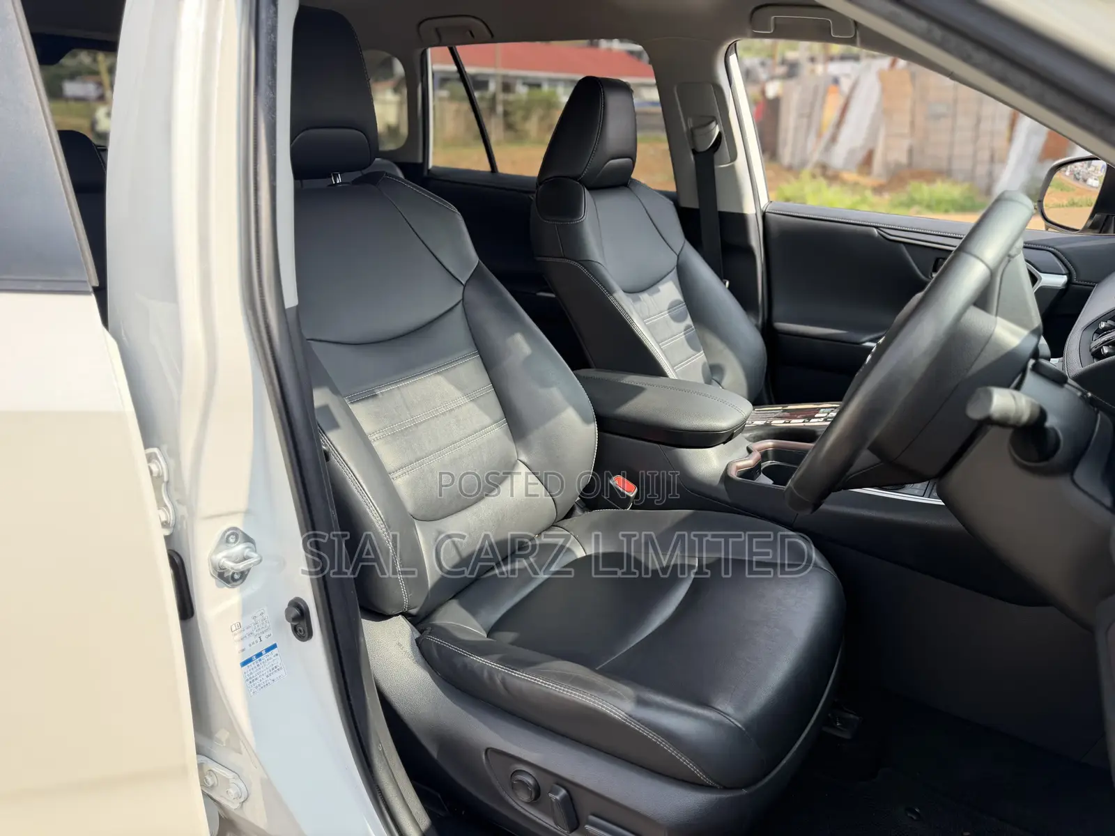 Toyota RAV4 XLE Premium AWD 2019 White