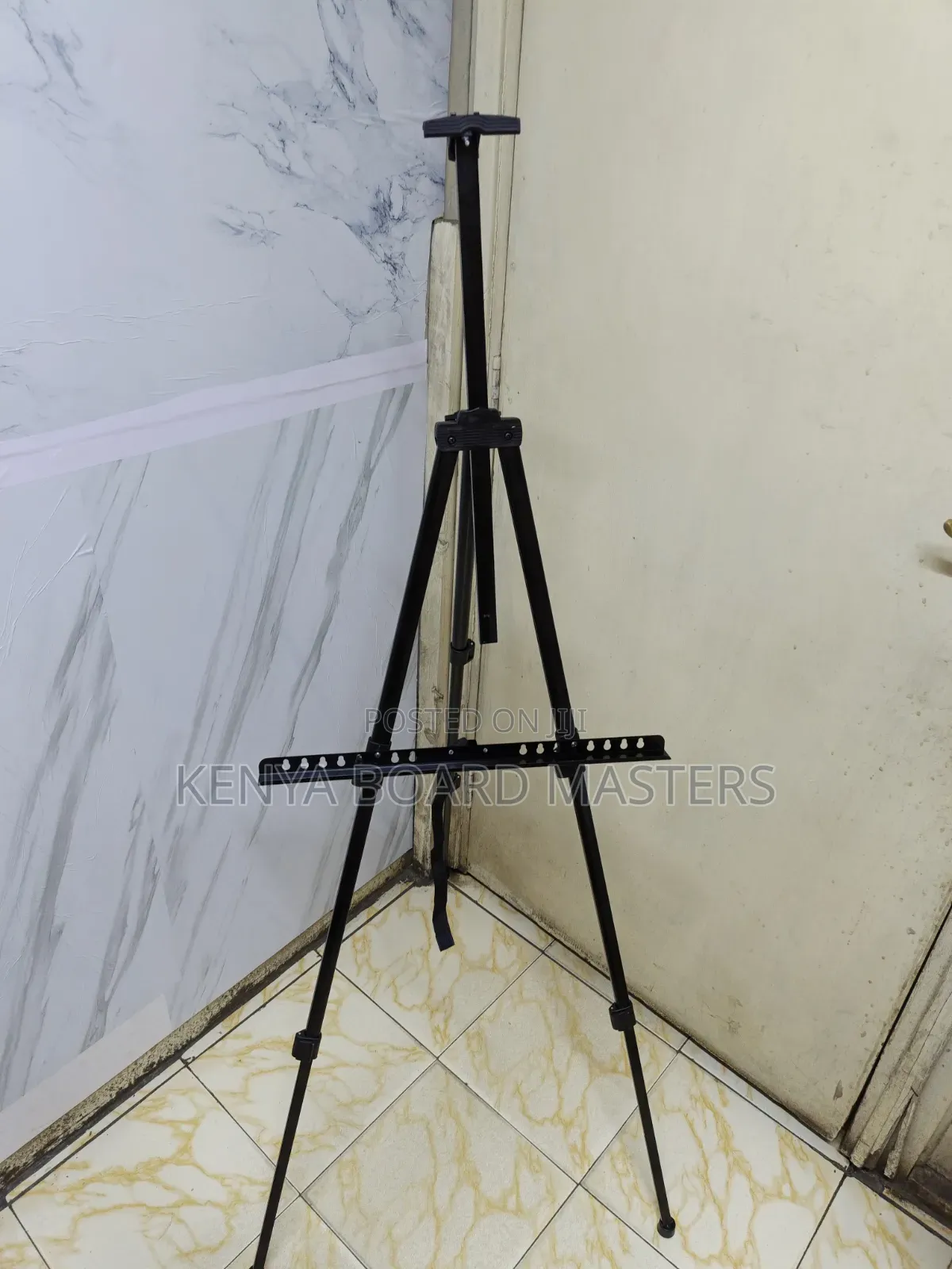 Black Metalic Tripod Stand, Tripod Stand