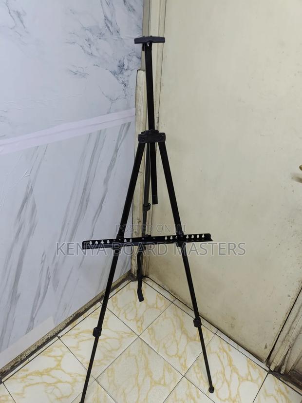 Black Metalic Tripod Stand, Tripod Stand