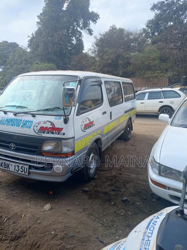 Toyota HiAce 2007 White - main view