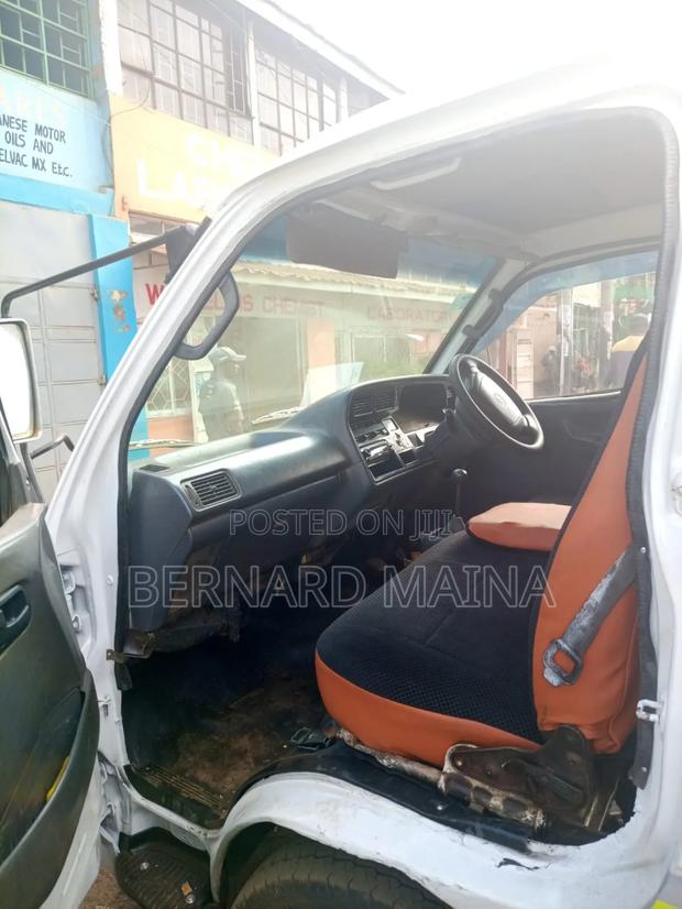 Toyota HiAce 2007 White - thumbnail 3