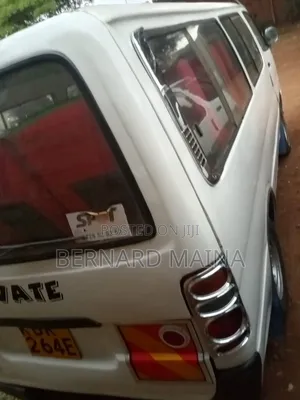 Toyota HiAce 2006 White