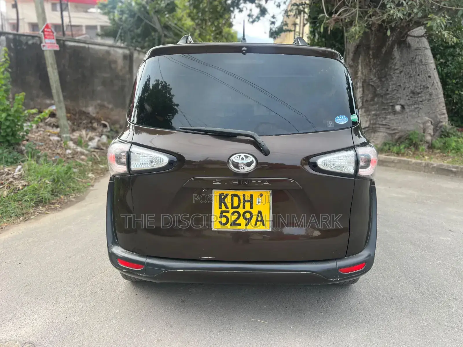 Toyota Sienta 2015 Brown
