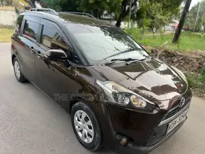Toyota Sienta 2015 Brown